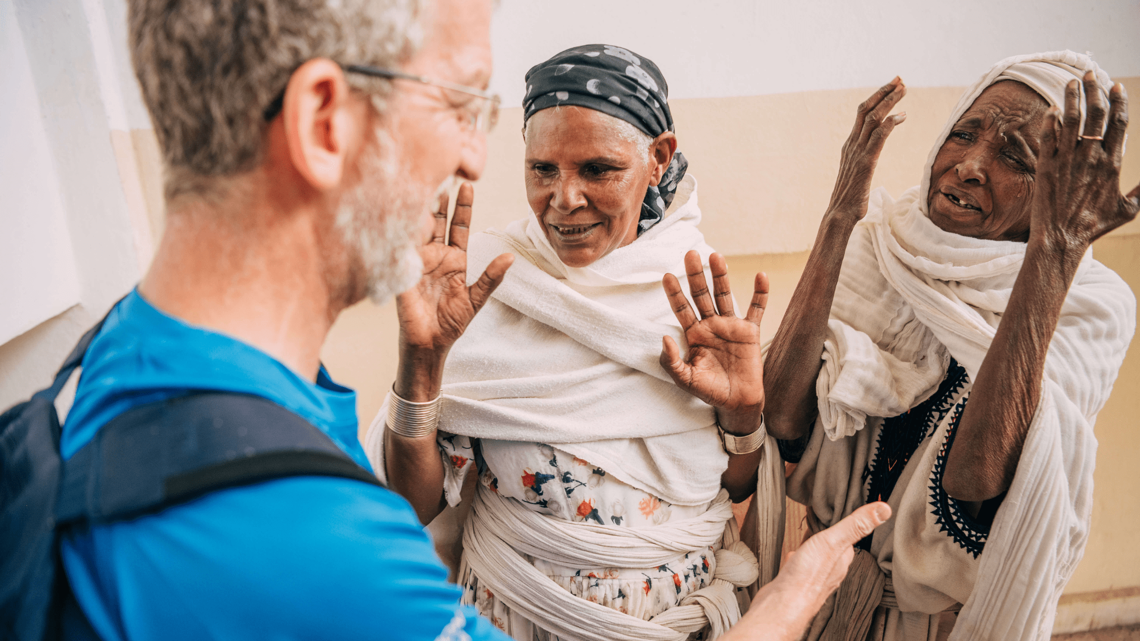 ethiopian women thanking morris hartman